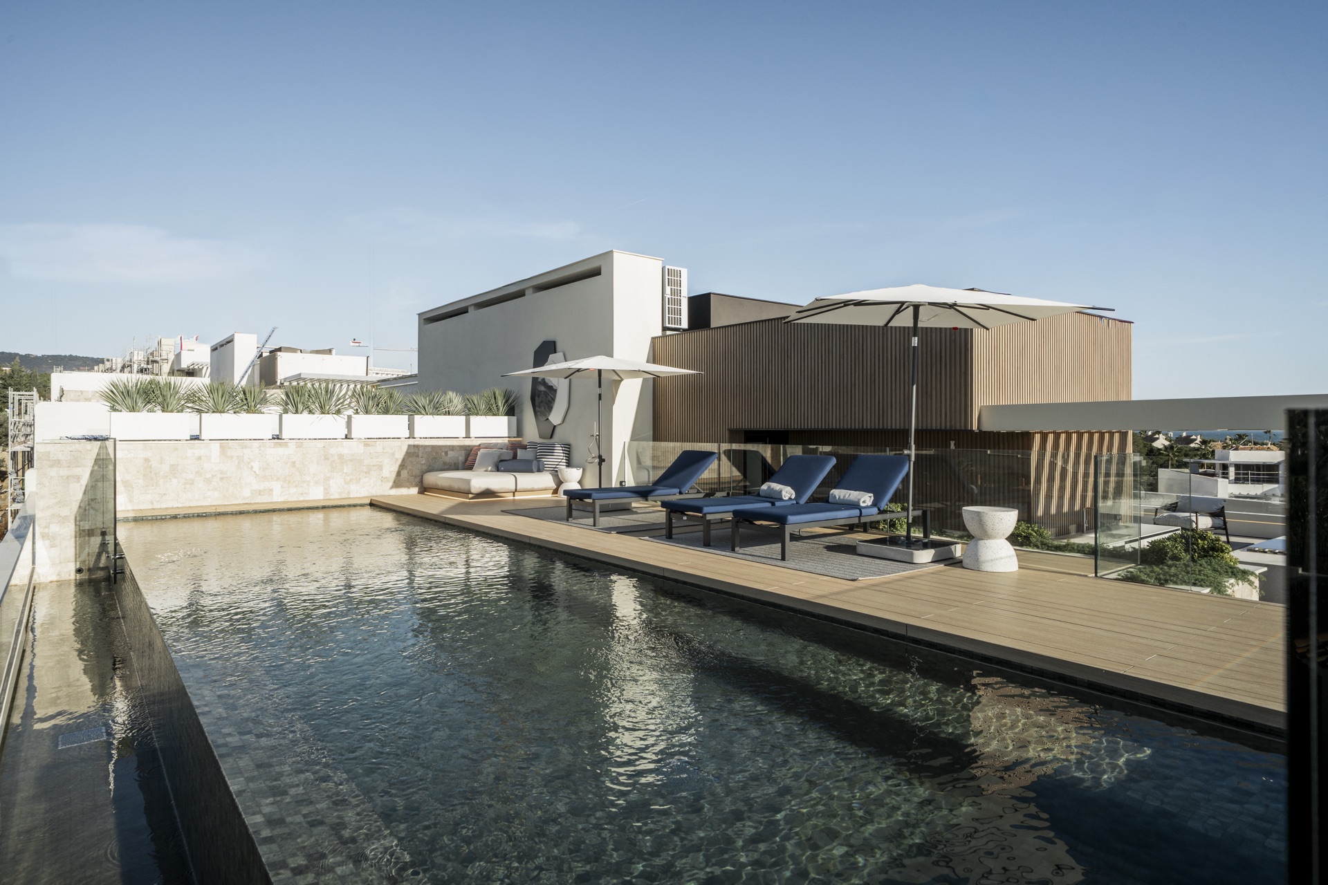 Coastal Sovereign Estate: Pinnacle Mediterranean Living - Foto 13