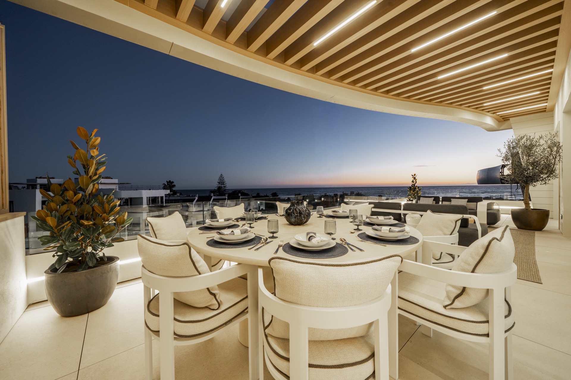 Coastal Sovereign Estate: Pinnacle Mediterranean Living - Foto 14