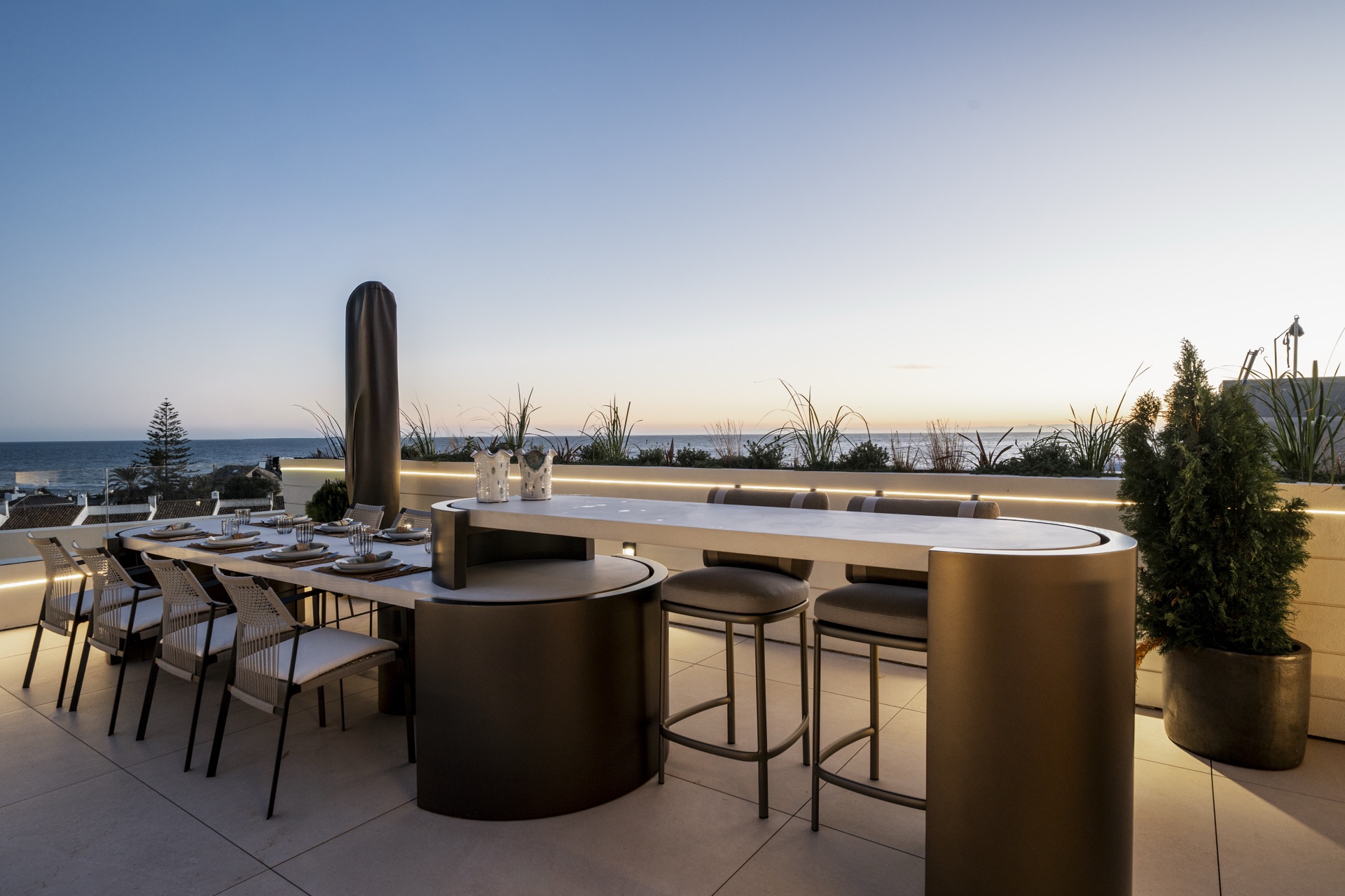 Coastal Sovereign Estate: Pinnacle Mediterranean Living - Foto 3