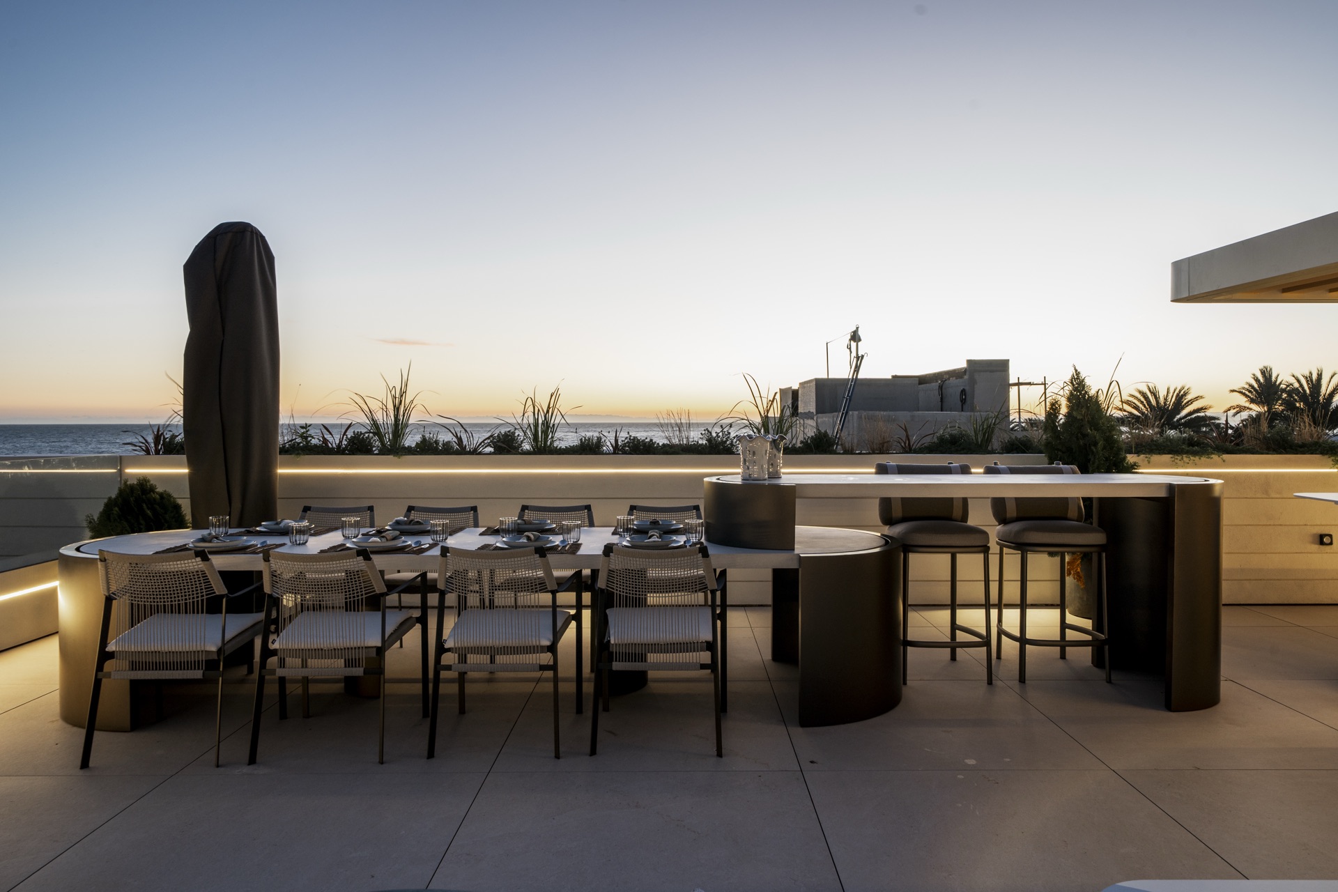 Coastal Sovereign Estate: Pinnacle Mediterranean Living - Foto 4