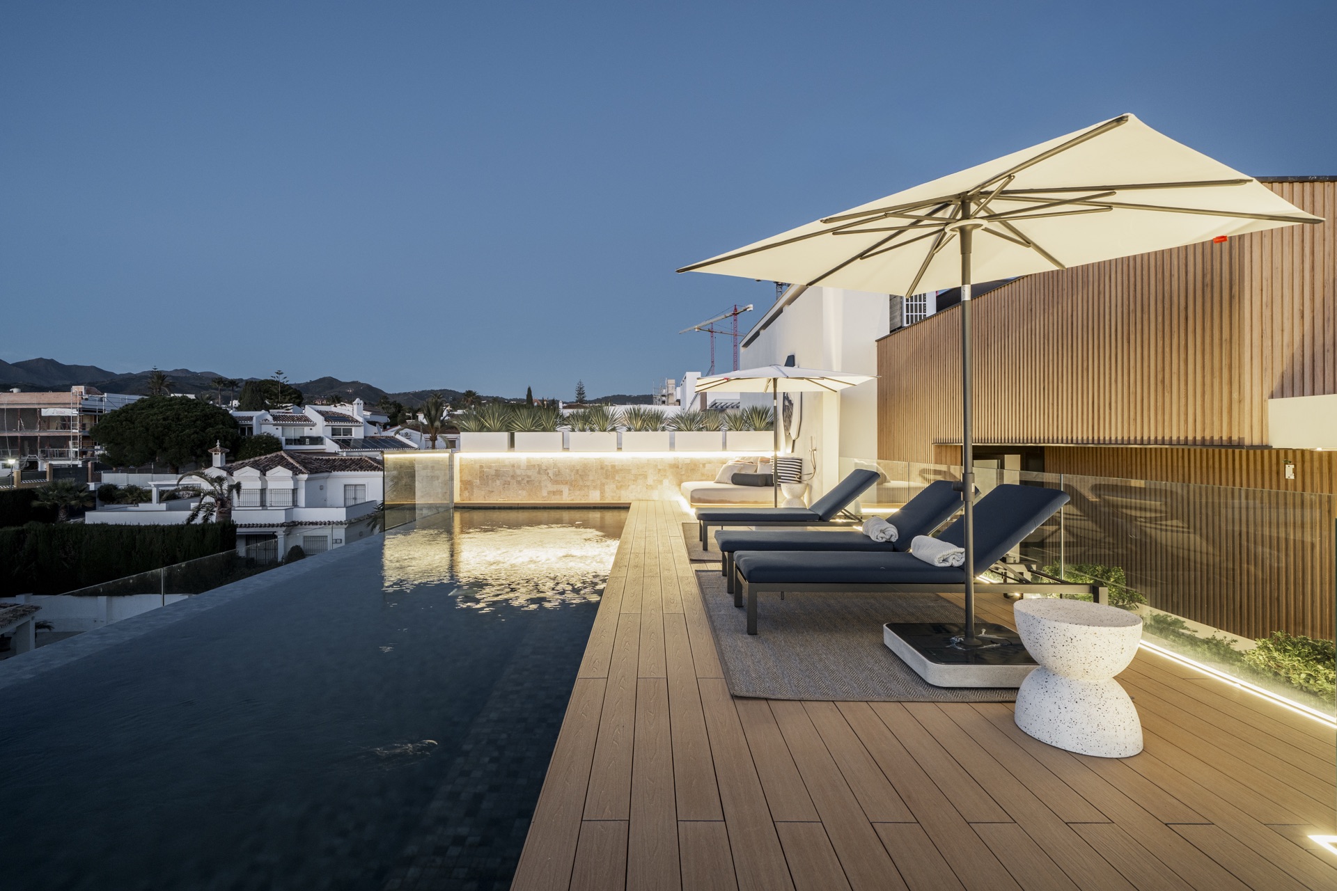Coastal Sovereign Estate: Pinnacle Mediterranean Living - Foto 10