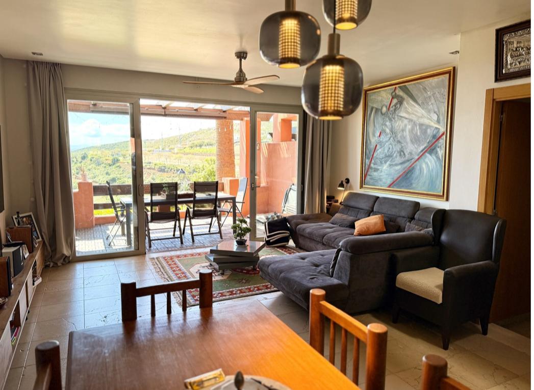 Symphony of Design and Horizon: A Curated Coastal Residence - Фото 13