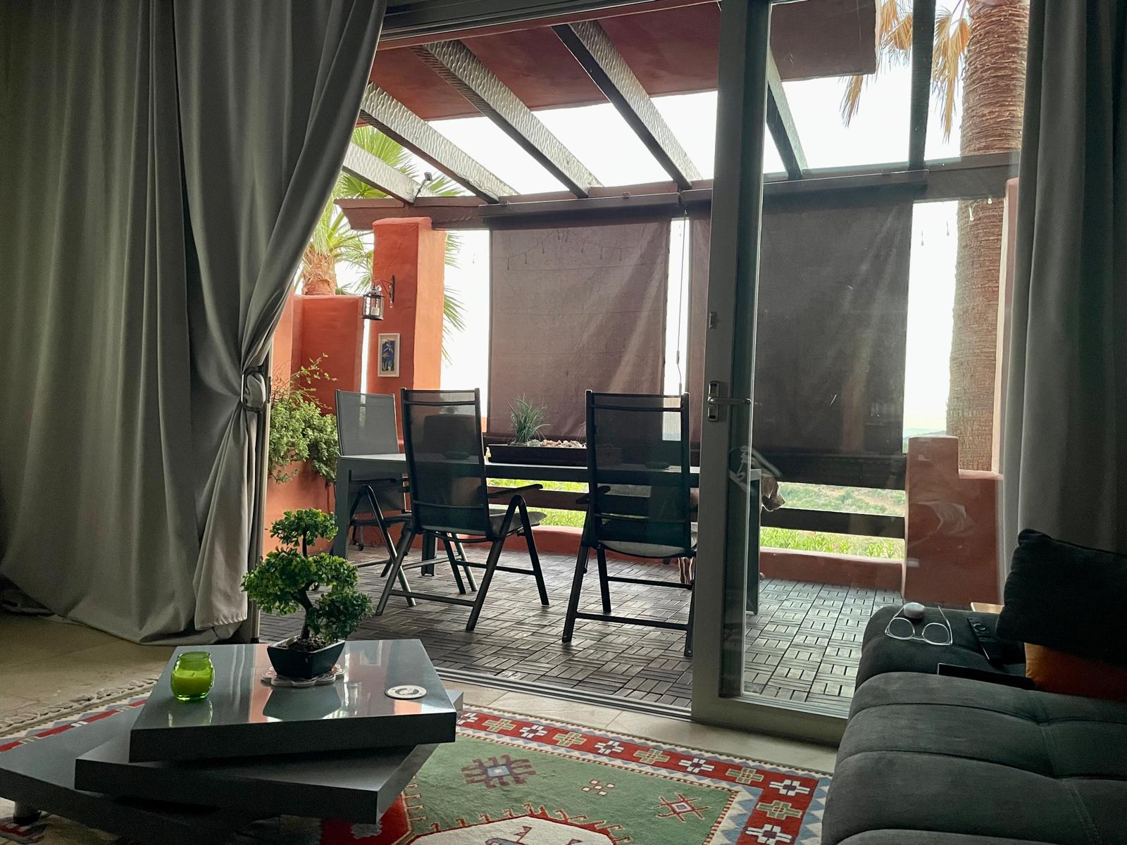 Symphony of Design and Horizon: A Curated Coastal Residence - Фото 16