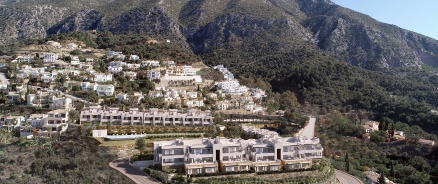 Elegant 3-Bedroom Townhouse with Panoramic Coast Views in Istán - Photo 6