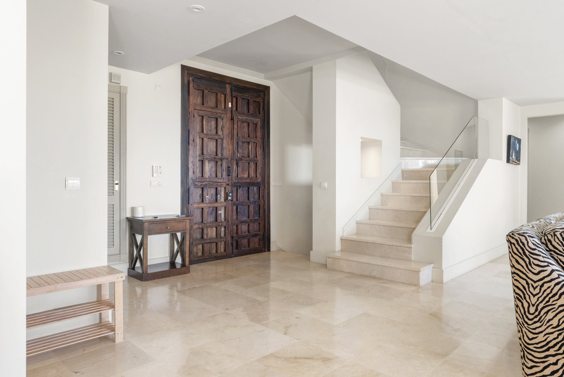 Coastal Serenity: An Exquisite Villa Retreat with Panoramic Sea Views in Manilva - Фото 14