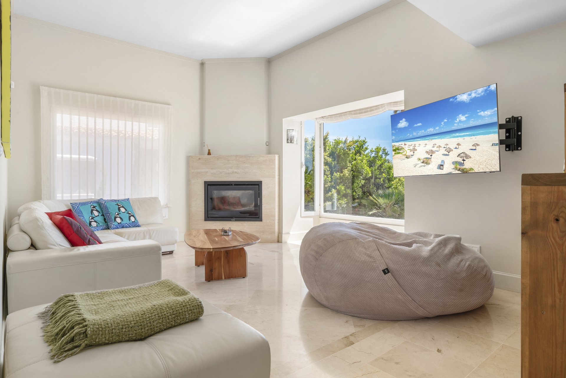 Coastal Serenity: An Exquisite Villa Retreat with Panoramic Sea Views in Manilva - Фото 16