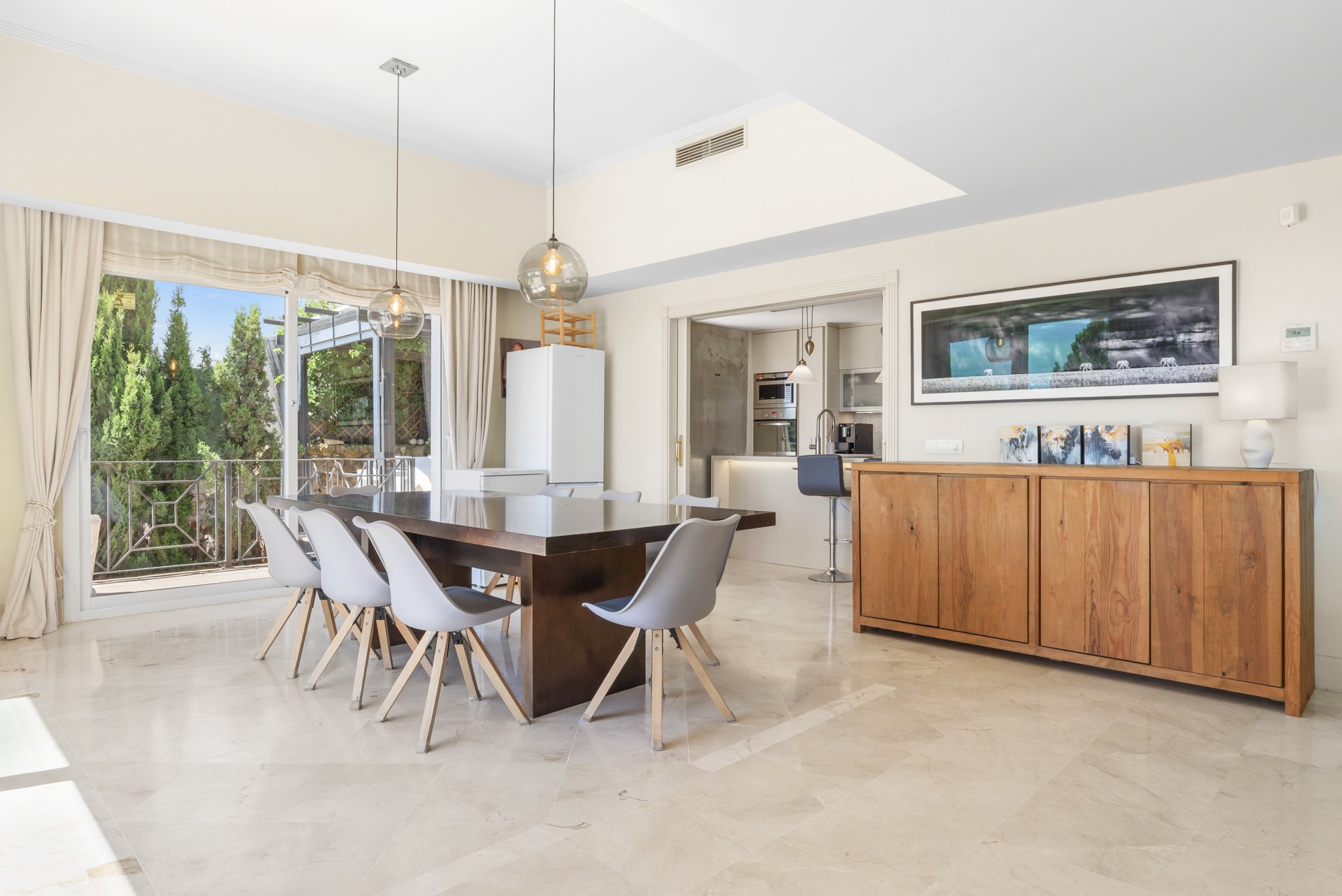 Coastal Serenity: An Exquisite Villa Retreat with Panoramic Sea Views in Manilva - Фото 10