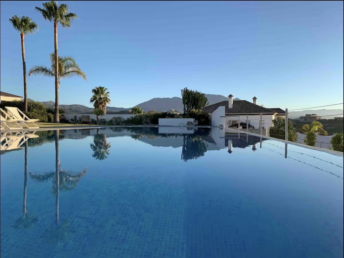 Manilva Masterpiece: An Exceptional Modern Villa with Panoramic Sea Views - Foto 3