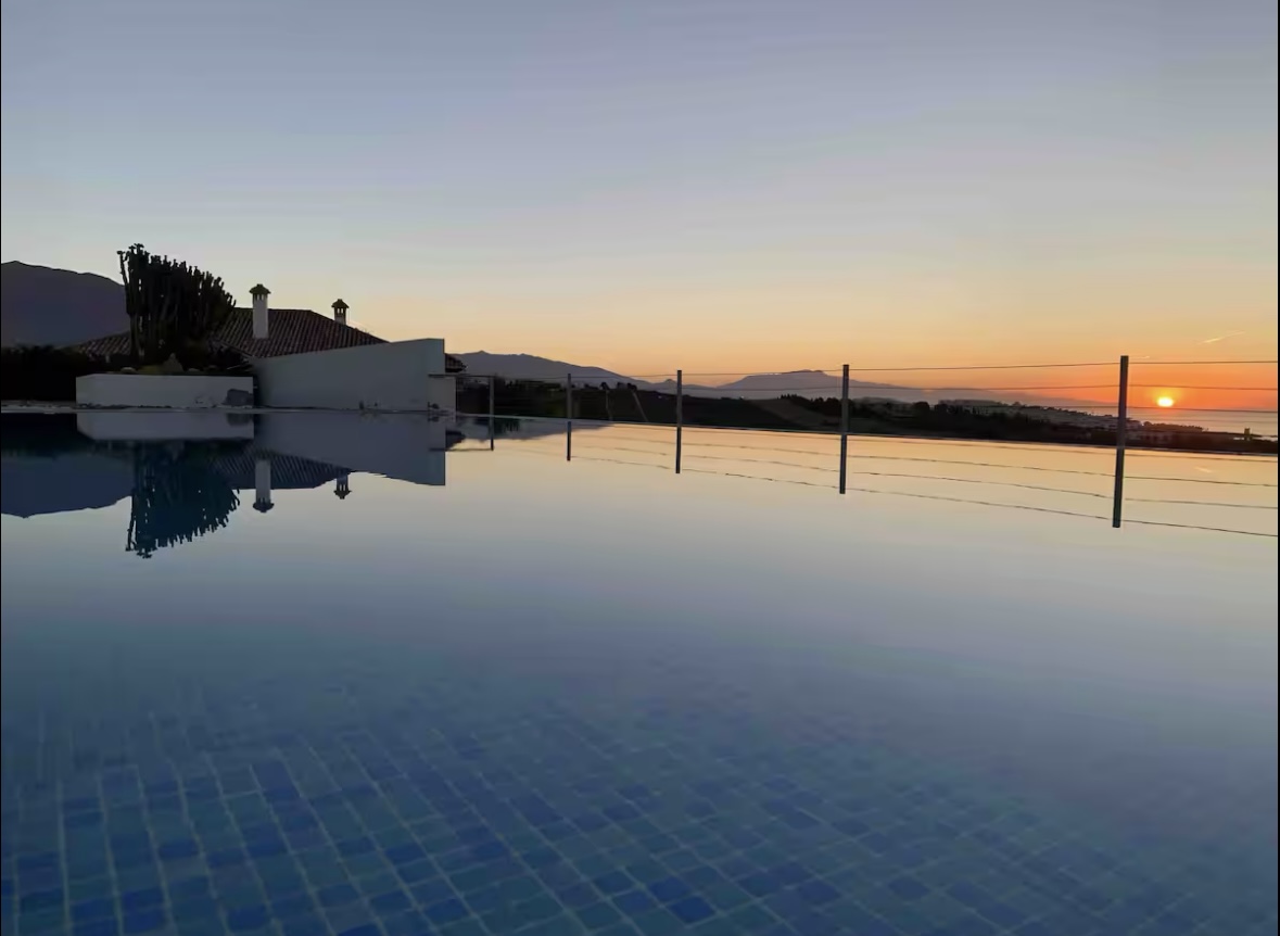 Manilva Masterpiece: An Exceptional Modern Villa with Panoramic Sea Views - Foto 7