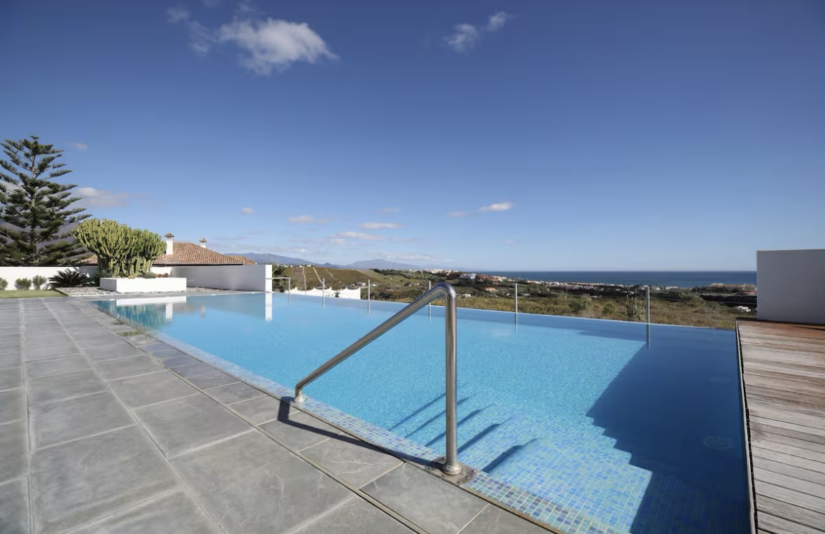 Manilva Masterpiece: An Exceptional Modern Villa with Panoramic Sea Views - Foto 8