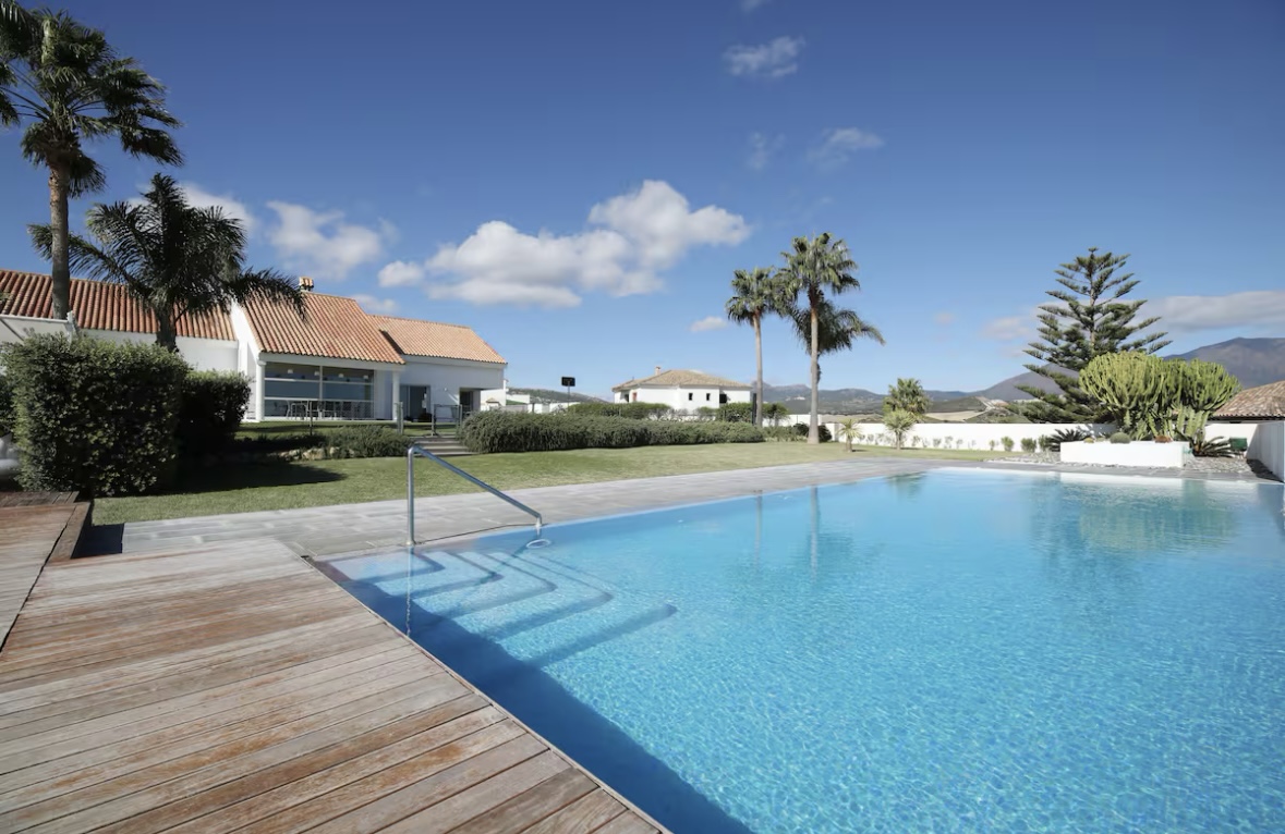 Manilva Masterpiece: An Exceptional Modern Villa with Panoramic Sea Views - Foto 10