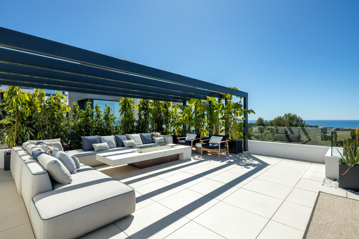 Modern 6-Bedroom Luxury Villa in Río Real - Photo 12