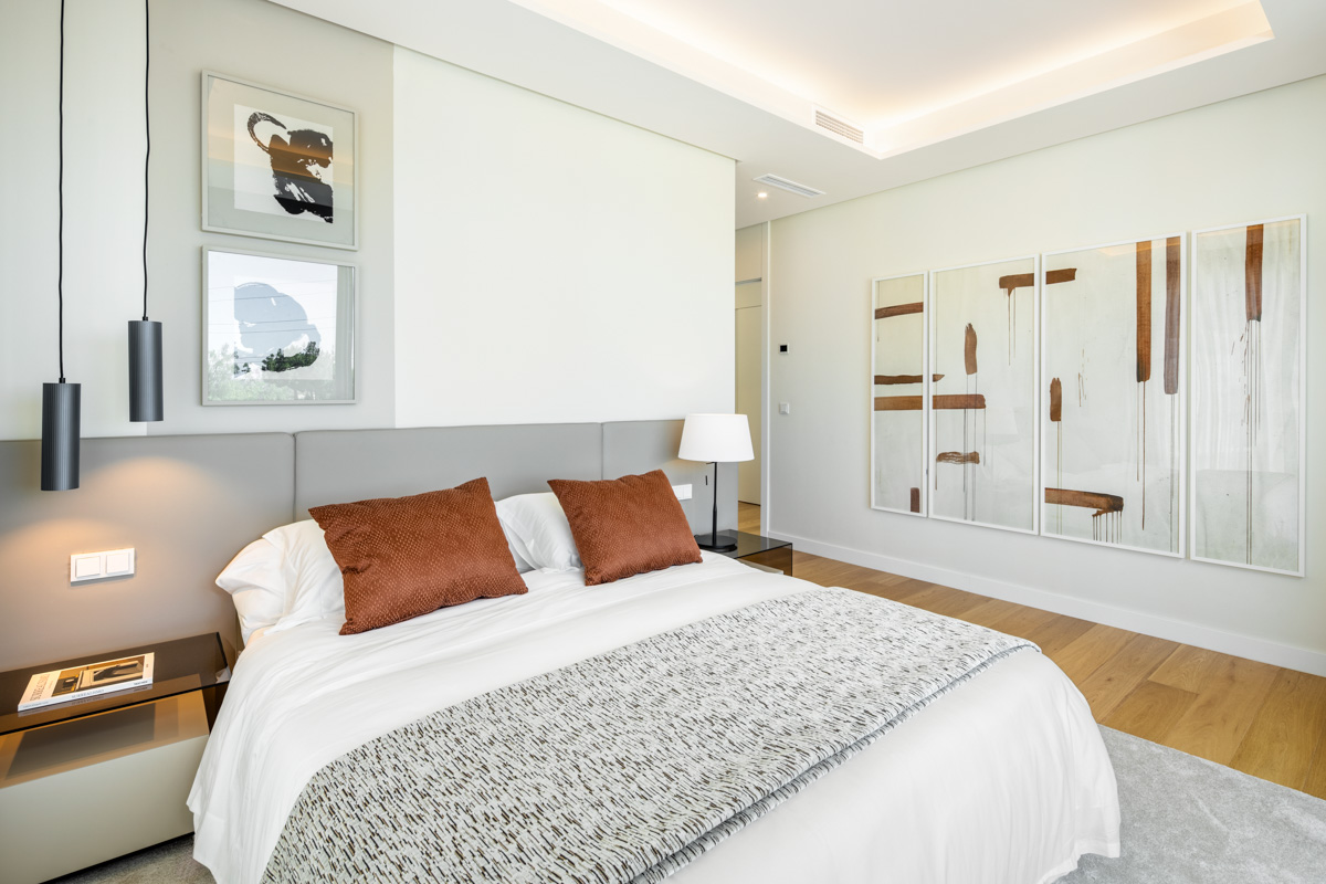 Modern 6-Bedroom Luxury Villa in Río Real - Photo 15