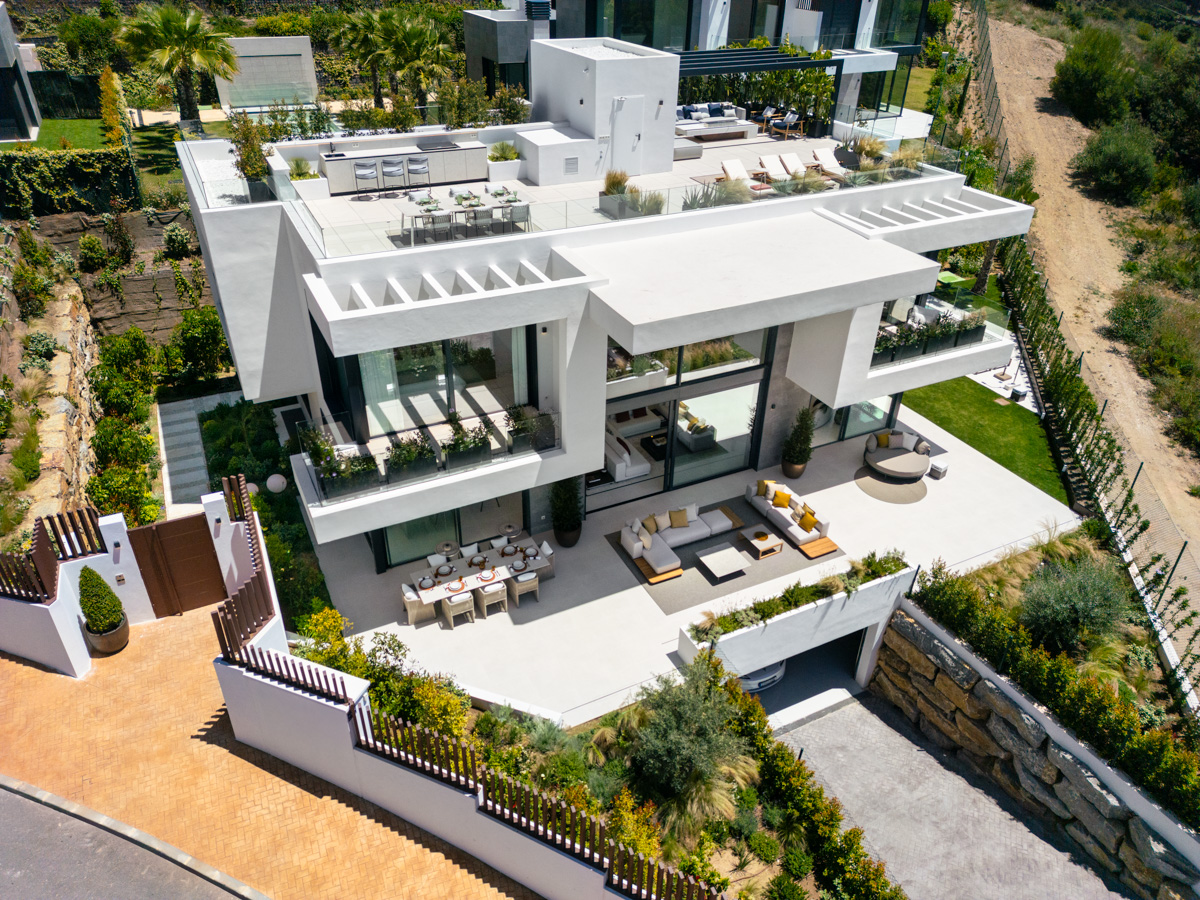 Modern 6-Bedroom Luxury Villa in Río Real - Photo 4
