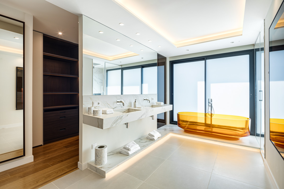 Modern 6-Bedroom Luxury Villa in Río Real - Photo 10