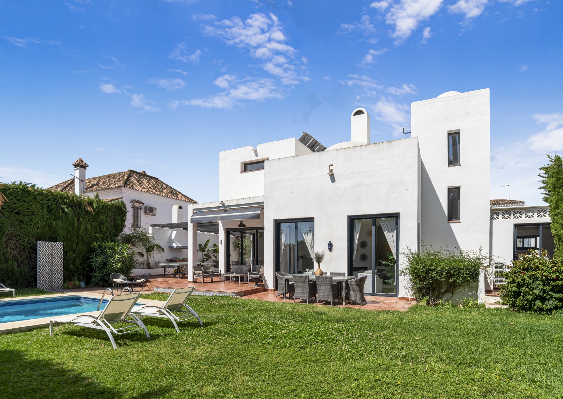 Step Inside This Stunning 6-Bed Luxury Villa in Nueva Andalucía - Photo 5