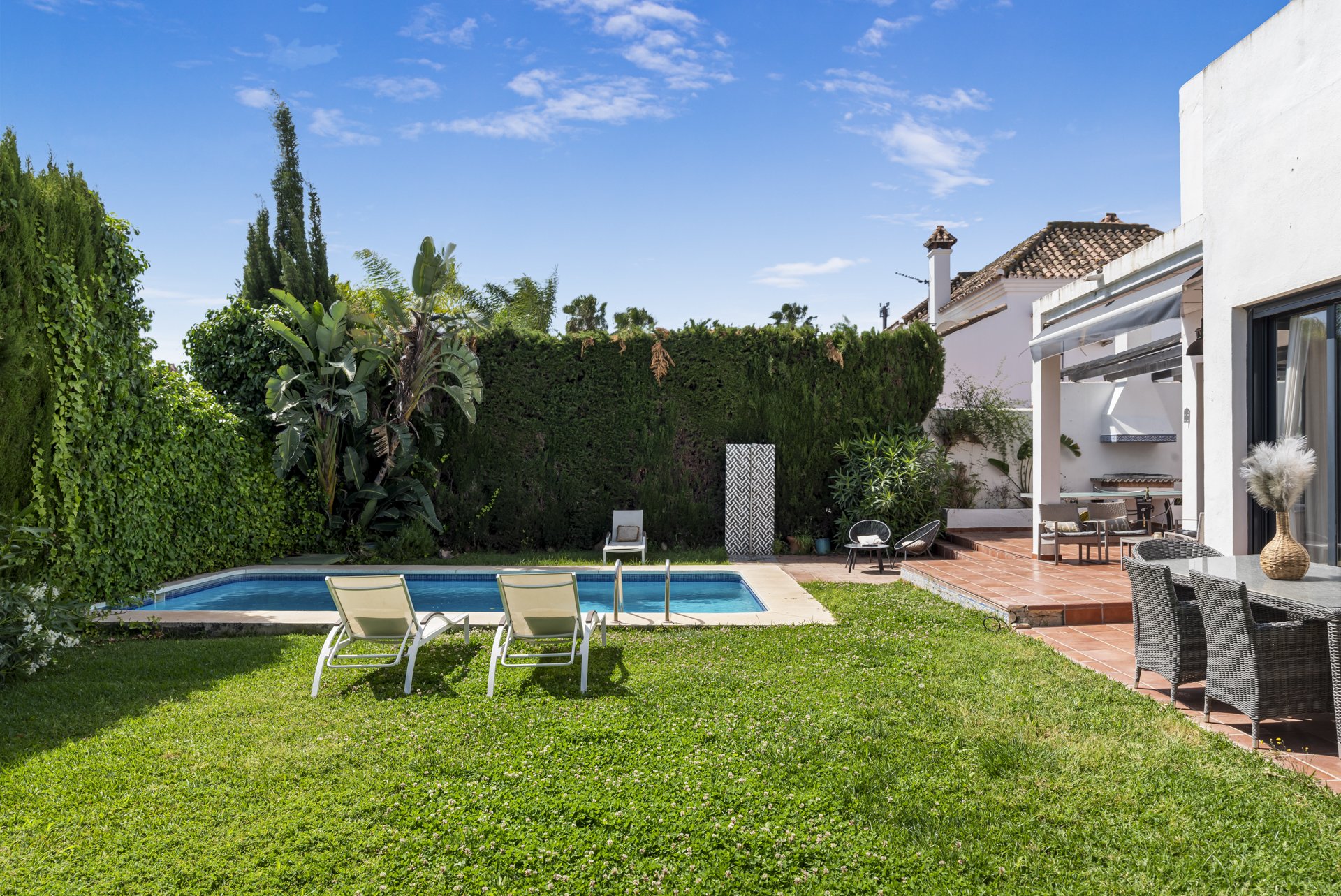 Step Inside This Stunning 6-Bed Luxury Villa in Nueva Andalucía - Photo 6