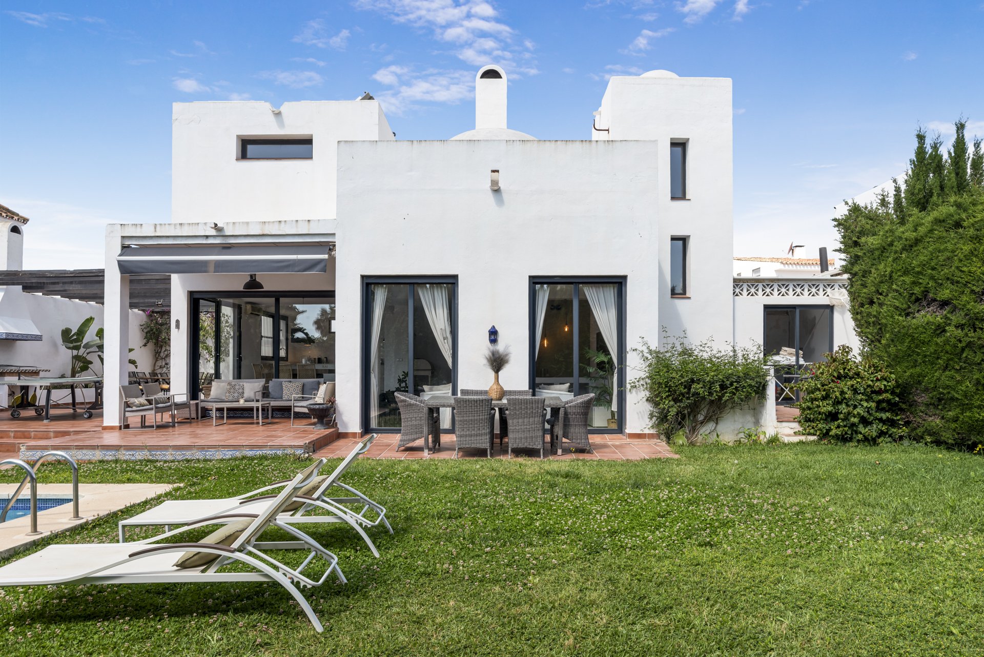 Step Inside This Stunning 6-Bed Luxury Villa in Nueva Andalucía - Photo 7