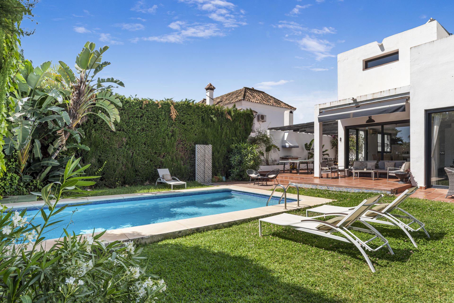 Step Inside This Stunning 6-Bed Luxury Villa in Nueva Andalucía - Photo 8