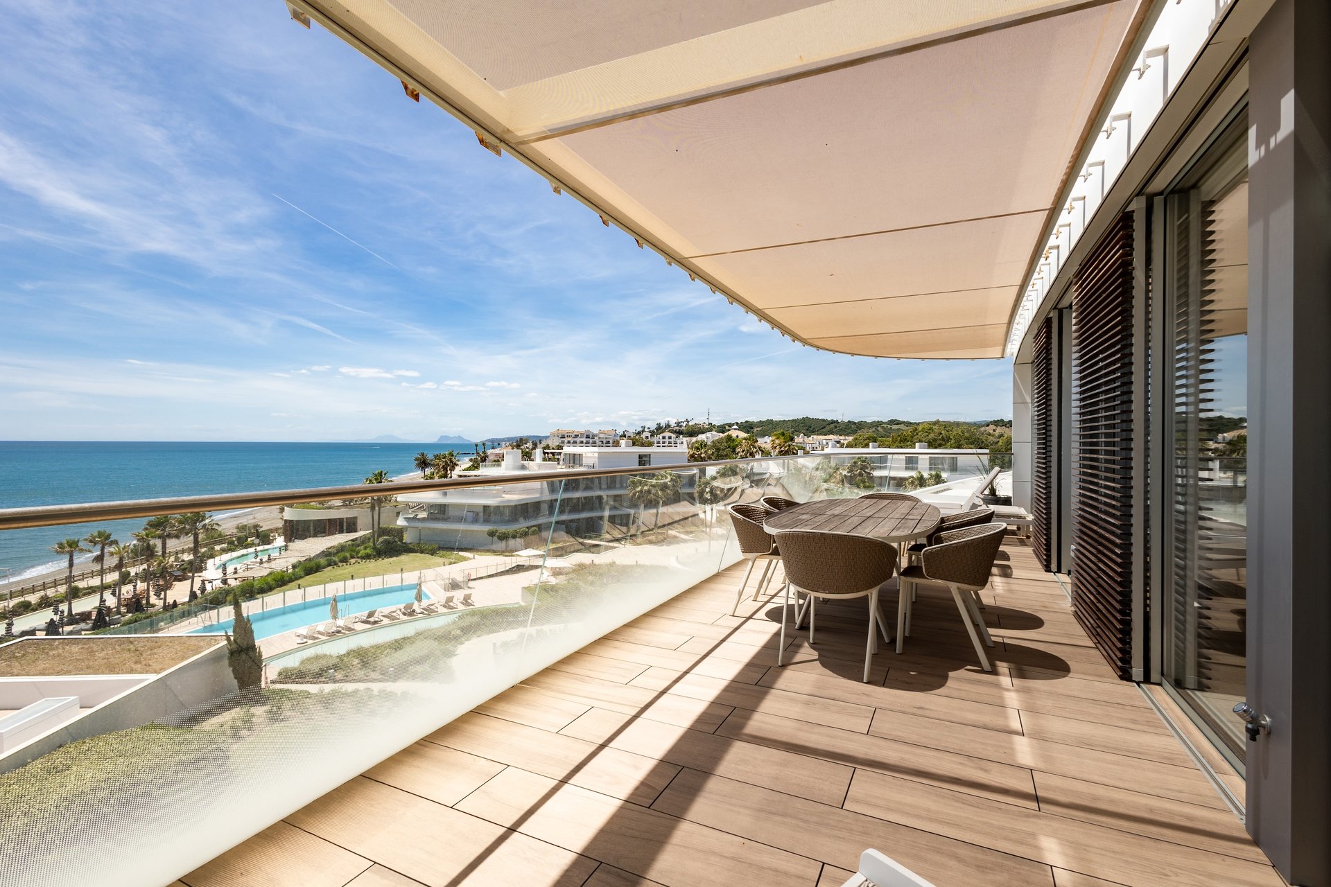 Step Right Onto the Sand! Frontline Beach Luxury Apartment in Estepona - Photo 3