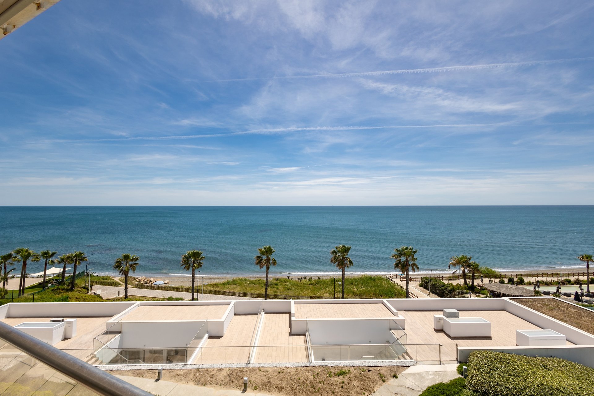 Step Right Onto the Sand! Frontline Beach Luxury Apartment in Estepona - Photo 12