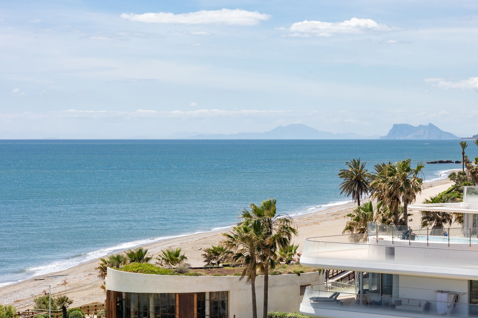 Step Right Onto the Sand! Frontline Beach Luxury Apartment in Estepona - Photo 14