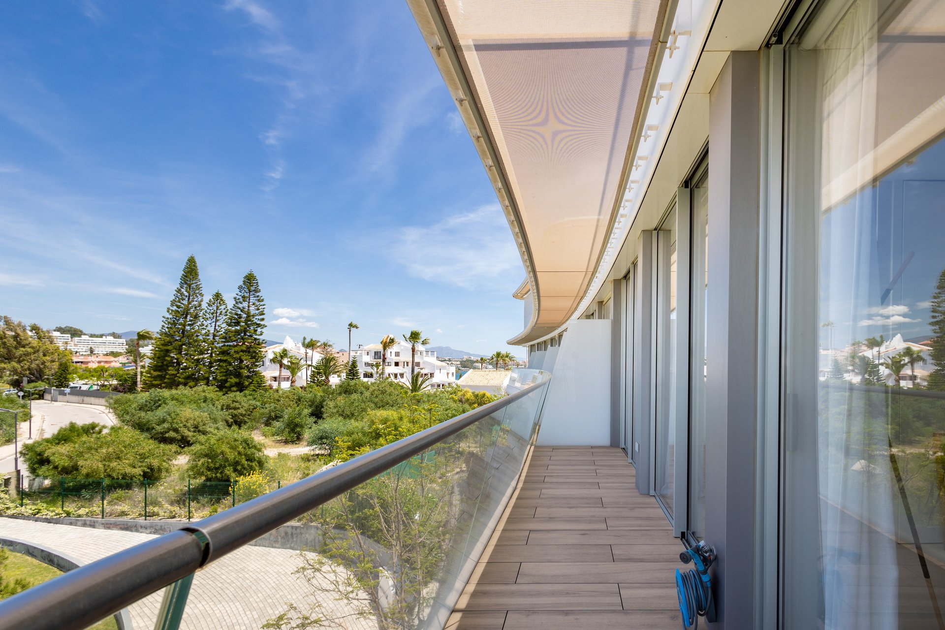 Step Right Onto the Sand! Frontline Beach Luxury Apartment in Estepona - Photo 15