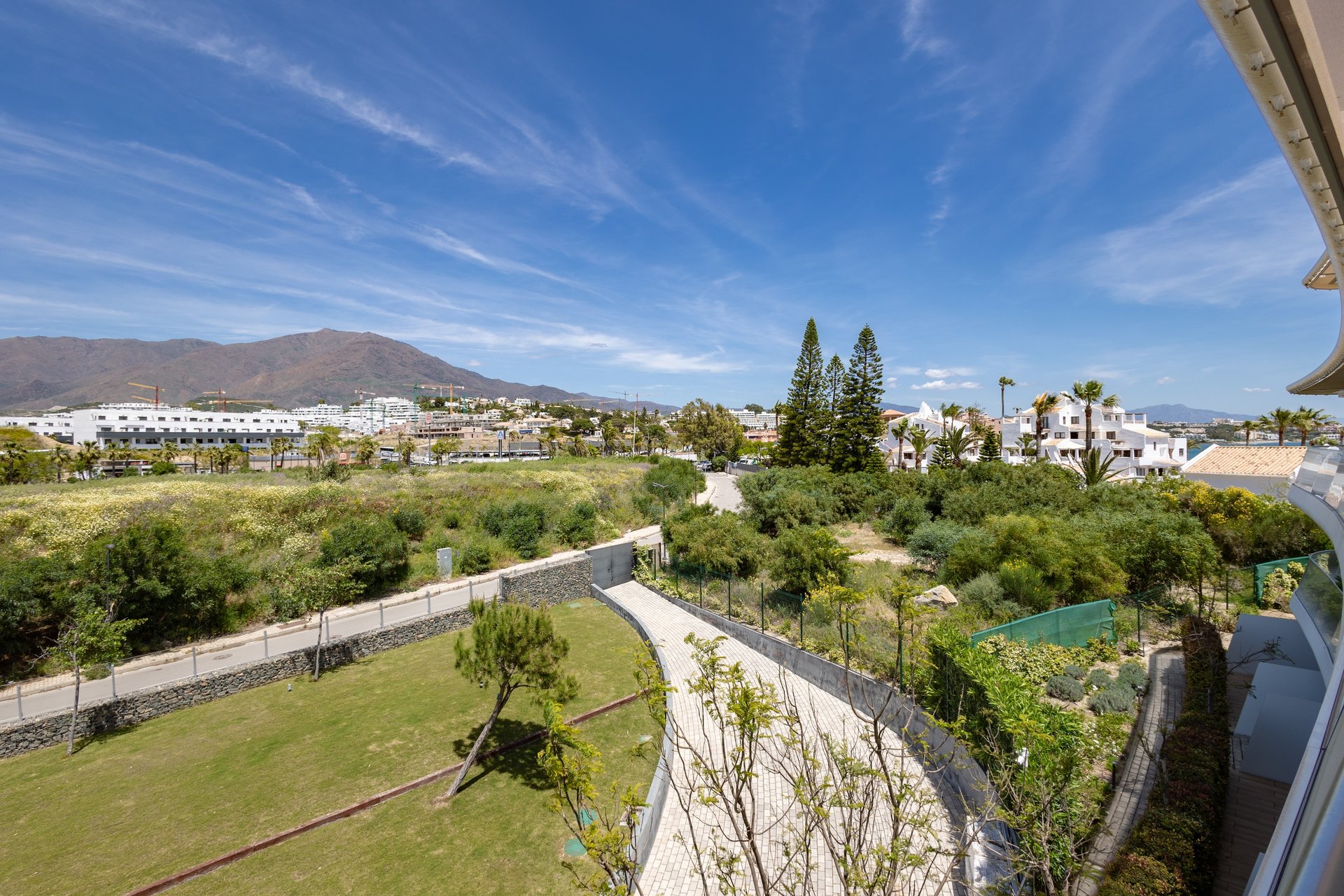 Step Right Onto the Sand! Frontline Beach Luxury Apartment in Estepona - Photo 16