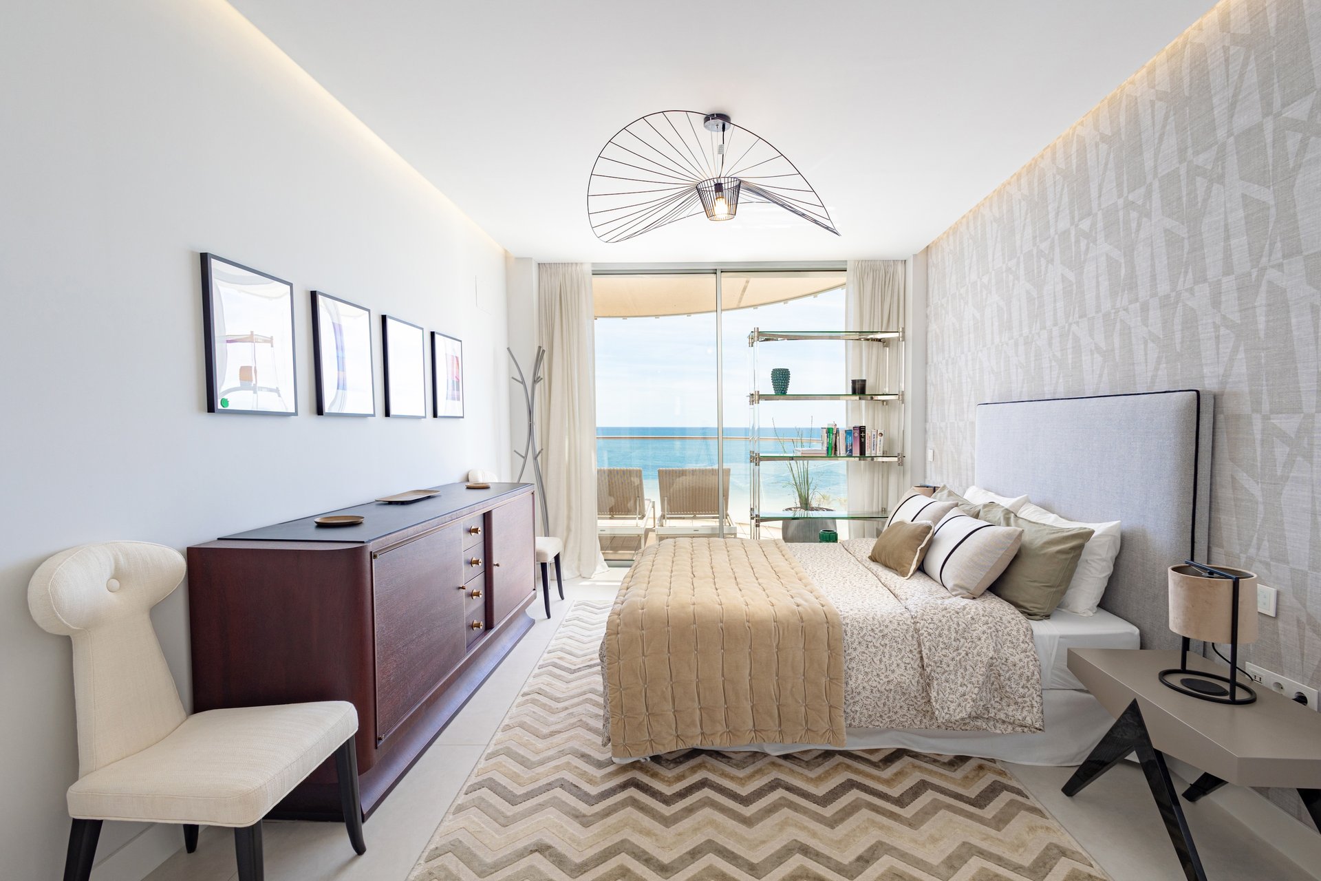 Step Right Onto the Sand! Frontline Beach Luxury Apartment in Estepona - Photo 5
