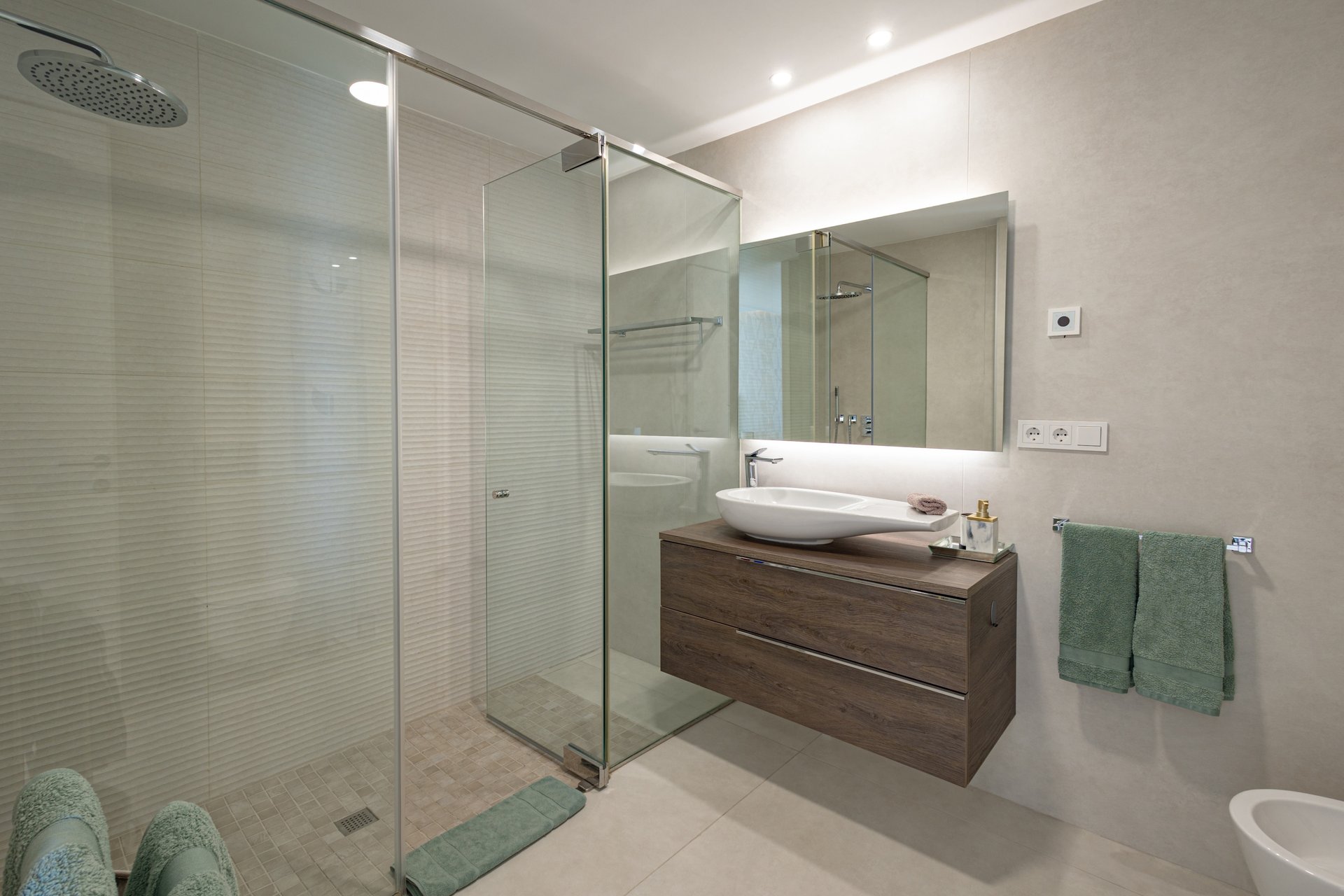Step Right Onto the Sand! Frontline Beach Luxury Apartment in Estepona - Photo 8