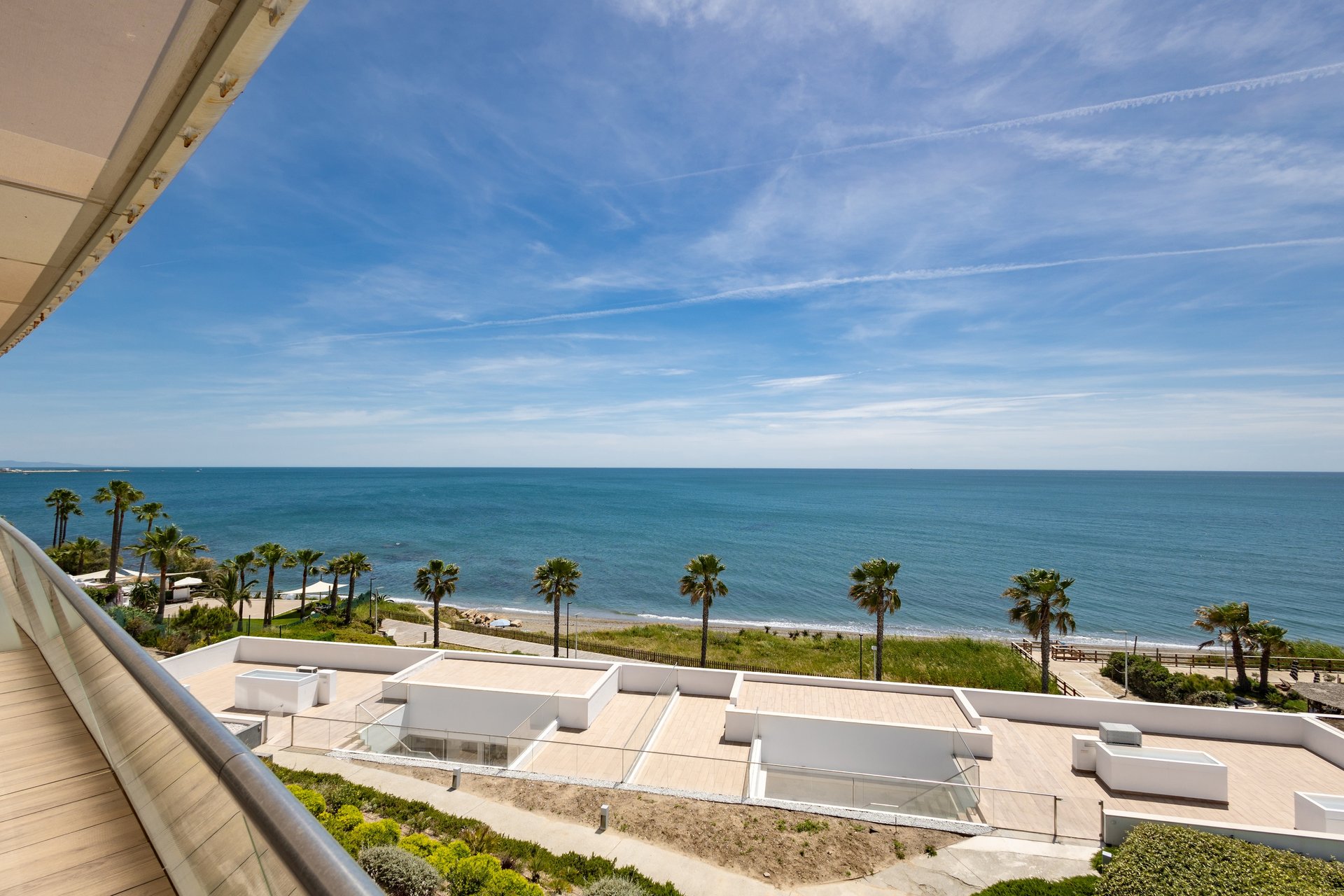 Step Right Onto the Sand! Frontline Beach Luxury Apartment in Estepona - Photo 10