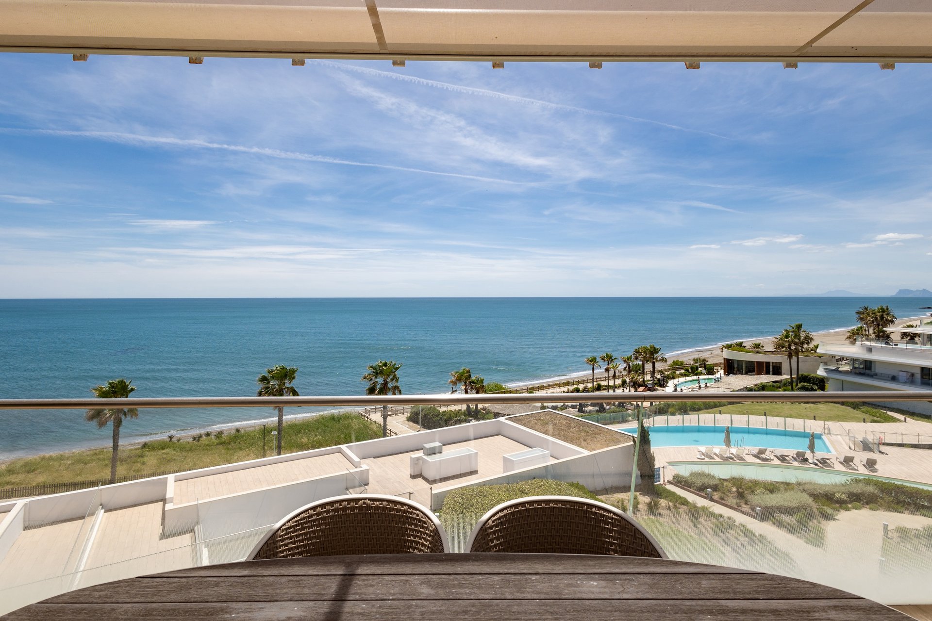 Step Right Onto the Sand! Frontline Beach Luxury Apartment in Estepona - Photo 11