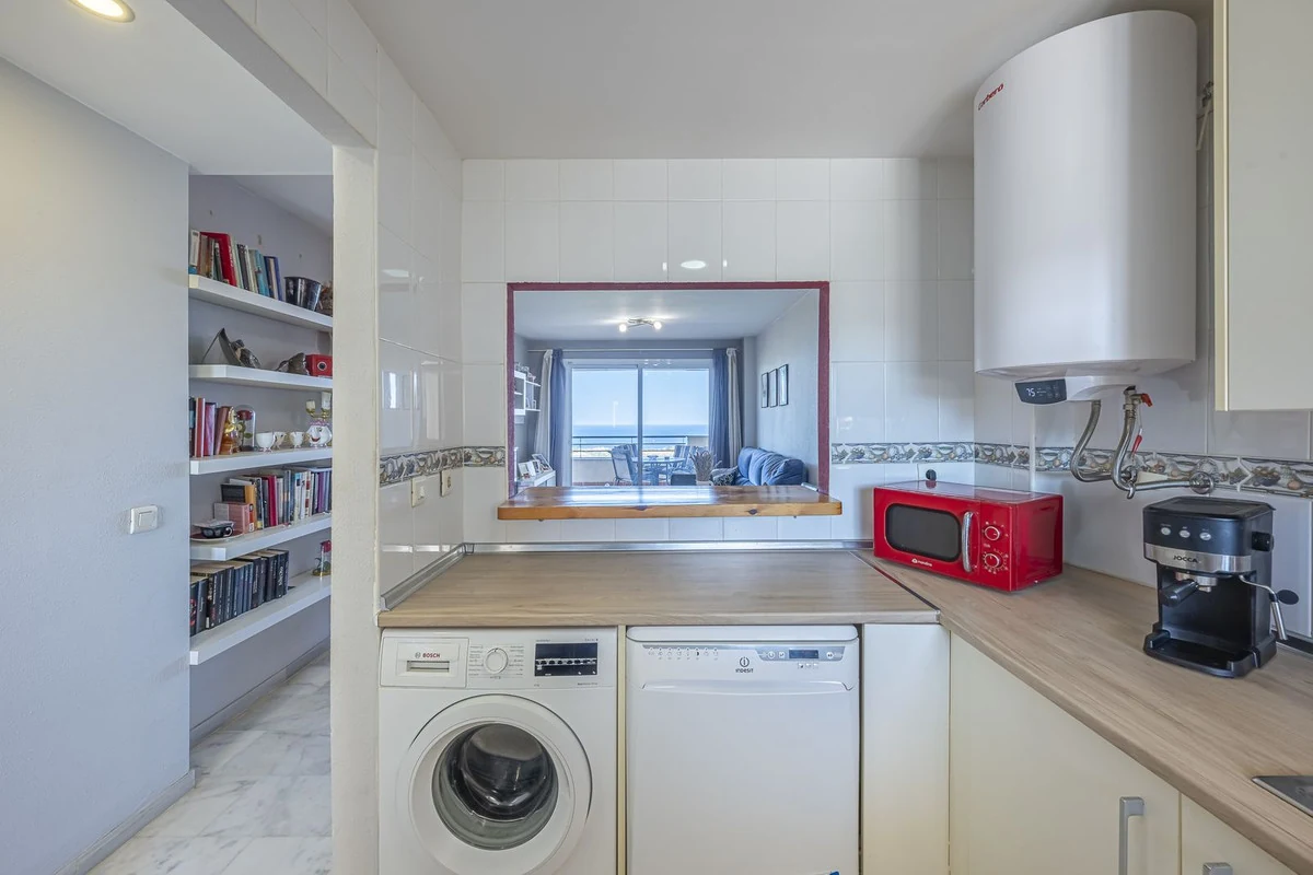 Luxury 3-Bed Apartment with Panoramic Sea & Golf Views in Casares - Photo 13
