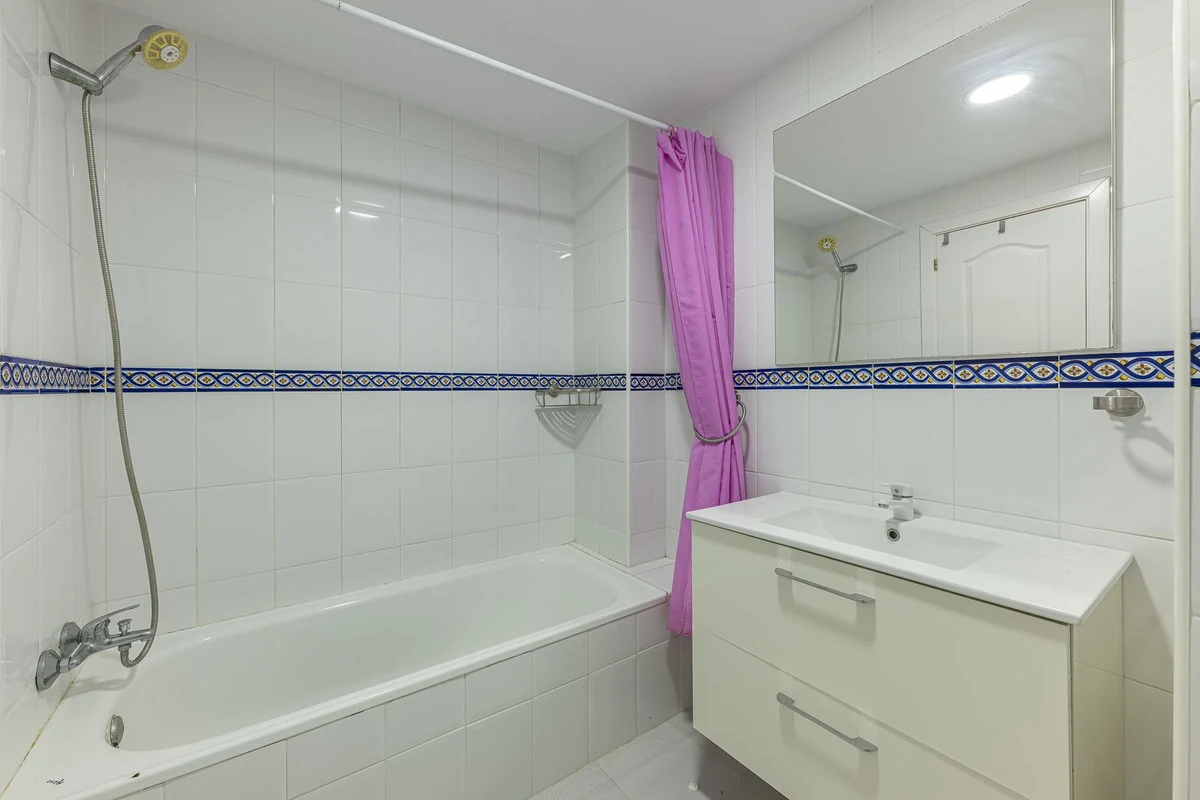 Luxury 3-Bed Apartment with Panoramic Sea & Golf Views in Casares - Photo 19
