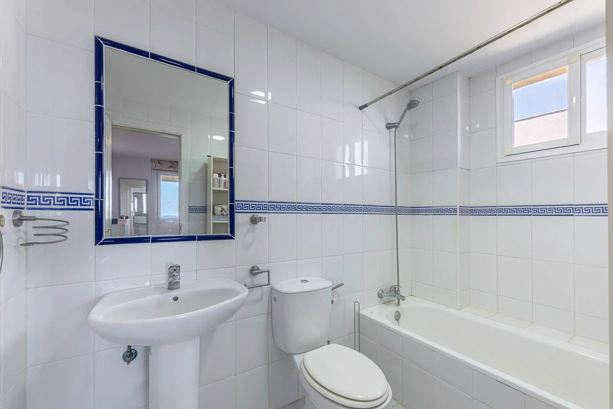 Luxury 3-Bed Apartment with Panoramic Sea & Golf Views in Casares - Photo 22