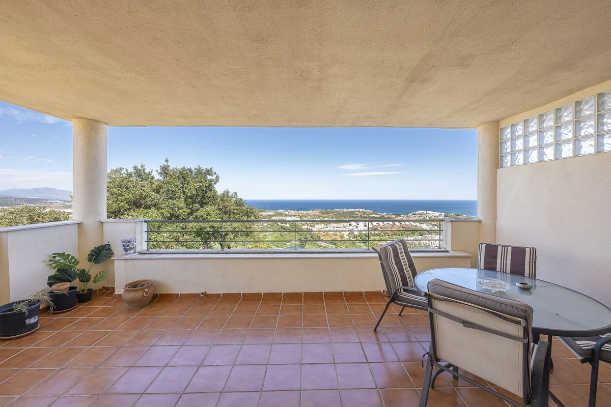 Luxury 3-Bed Apartment with Panoramic Sea & Golf Views in Casares - Photo 24