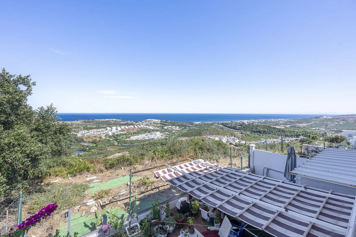 Luxury 3-Bed Apartment with Panoramic Sea & Golf Views in Casares - Photo 26
