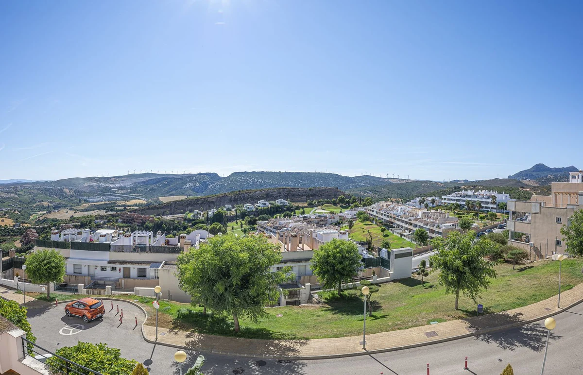 Luxury 3-Bed Apartment with Panoramic Sea & Golf Views in Casares - Photo 29