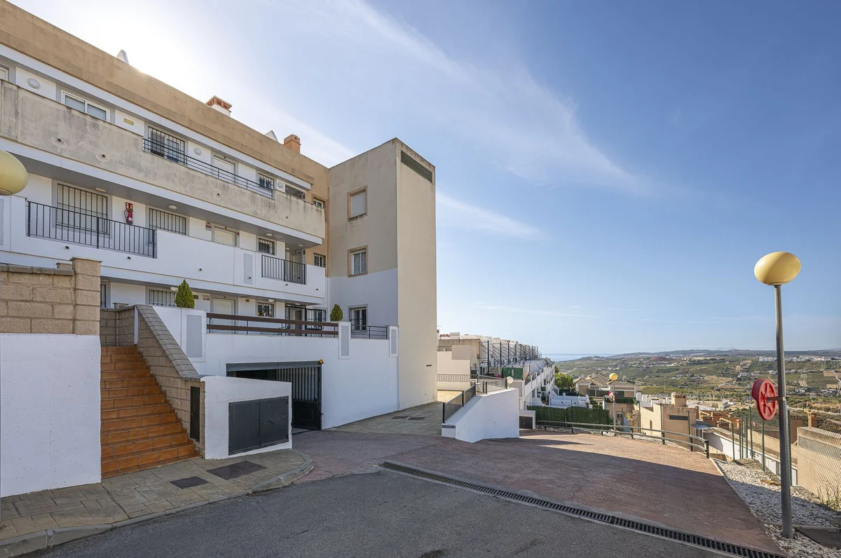 Luxury 3-Bed Apartment with Panoramic Sea & Golf Views in Casares - Photo 30