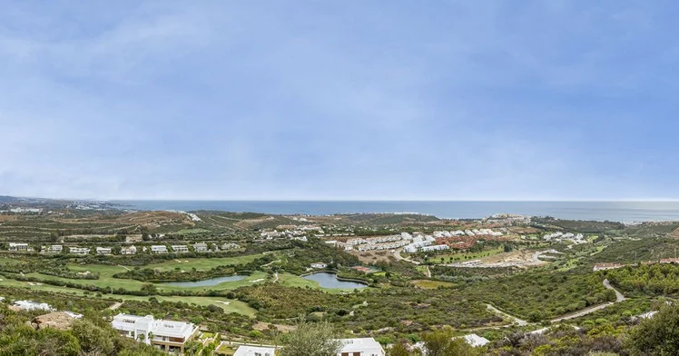 Luxury 3-Bed Apartment with Panoramic Sea & Golf Views in Casares - Photo 31
