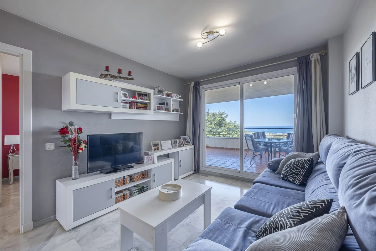 Luxury 3-Bed Apartment with Panoramic Sea & Golf Views in Casares - Photo 5