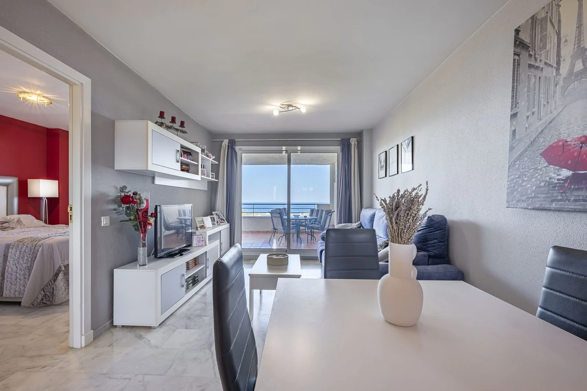 Luxury 3-Bed Apartment with Panoramic Sea & Golf Views in Casares - Photo 7