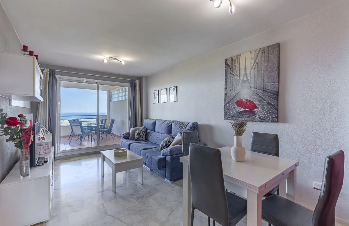 Luxury 3-Bed Apartment with Panoramic Sea & Golf Views in Casares - Photo 9