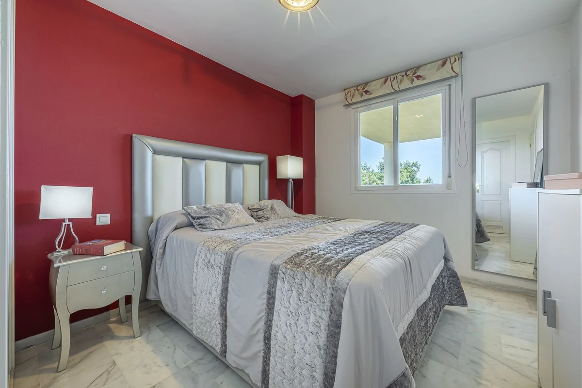 Luxury 3-Bed Apartment with Panoramic Sea & Golf Views in Casares - Photo 10