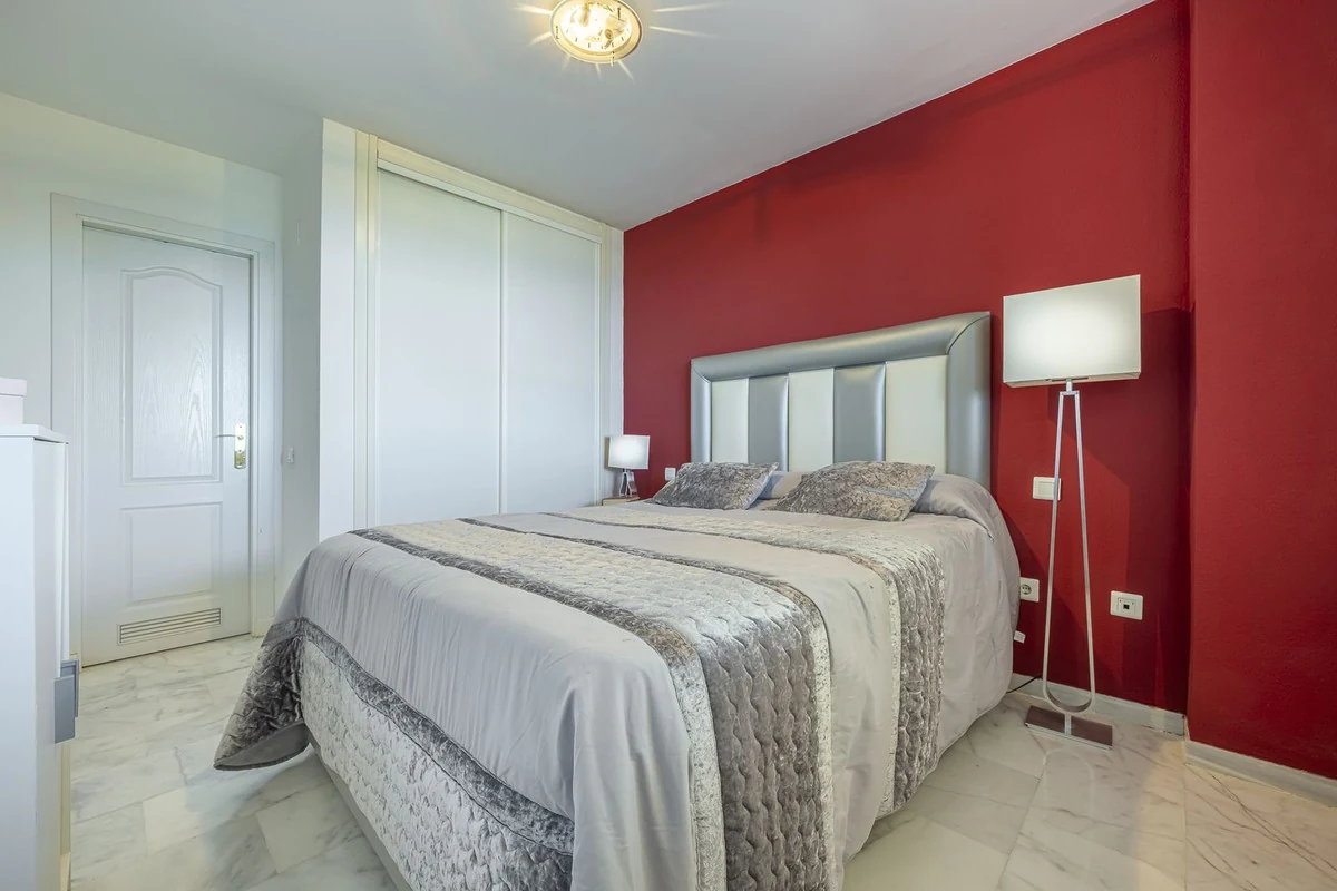 Luxury 3-Bed Apartment with Panoramic Sea & Golf Views in Casares - Photo 11
