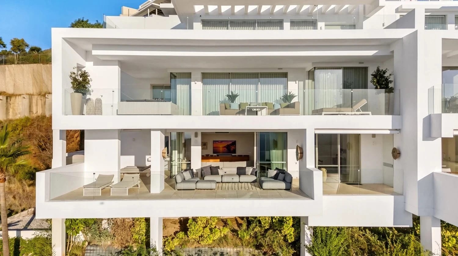 3-Bed Elevated Ground-Floor Apartment with Sea & Mountain Views in Palo Alto, Ojén