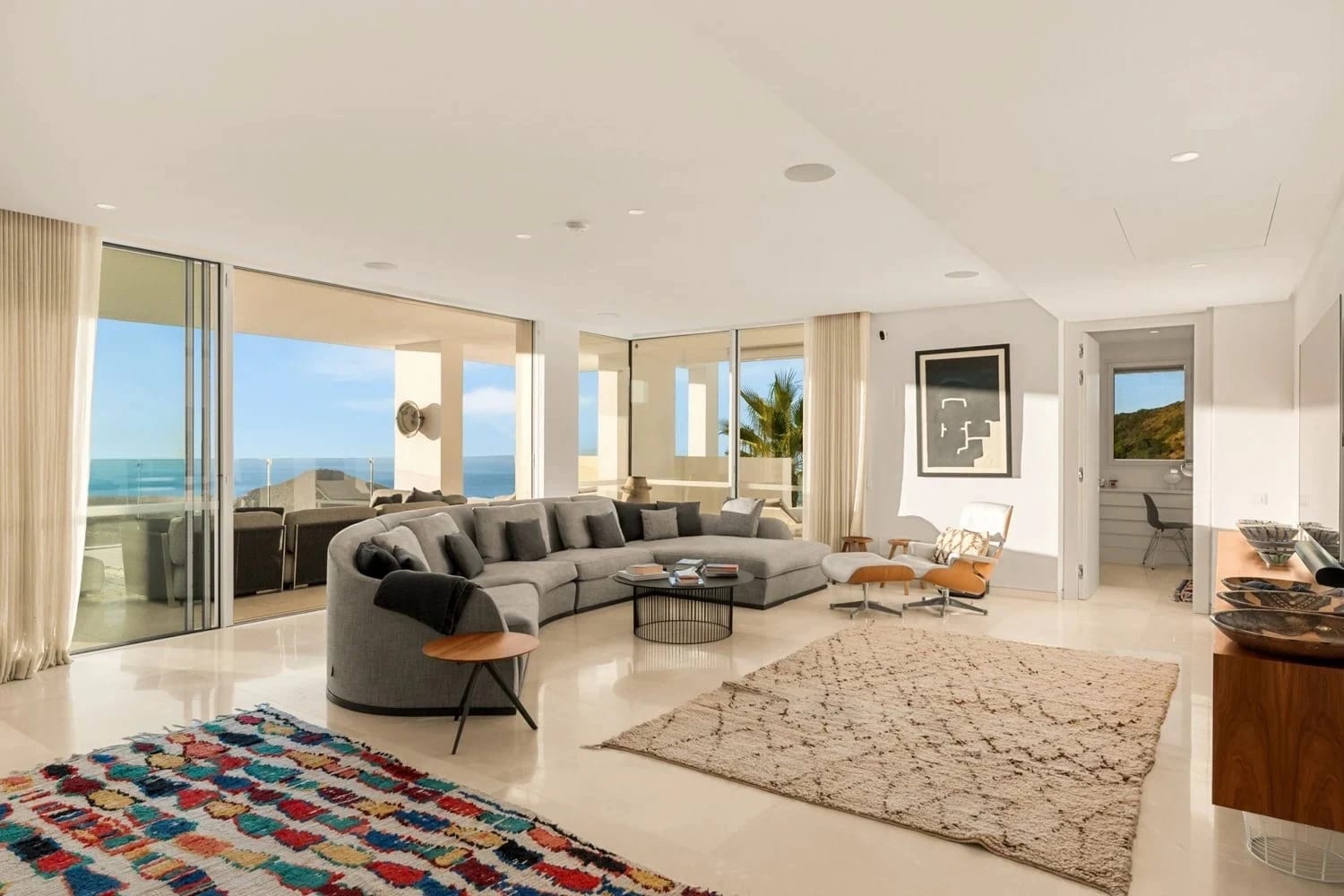 3-Bed Elevated Ground-Floor Apartment with Sea & Mountain Views in Palo Alto, Ojén - Photo 3