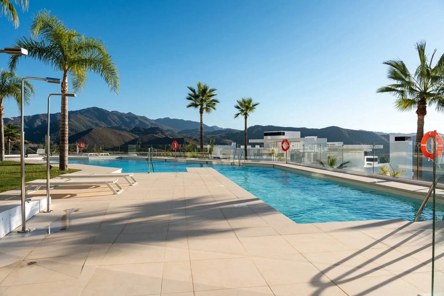 3-Bed Elevated Ground-Floor Apartment with Sea & Mountain Views in Palo Alto, Ojén - Photo 12
