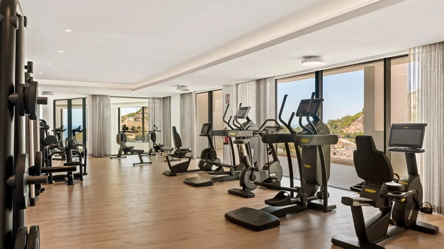 3-Bed Elevated Ground-Floor Apartment with Sea & Mountain Views in Palo Alto, Ojén - Photo 15