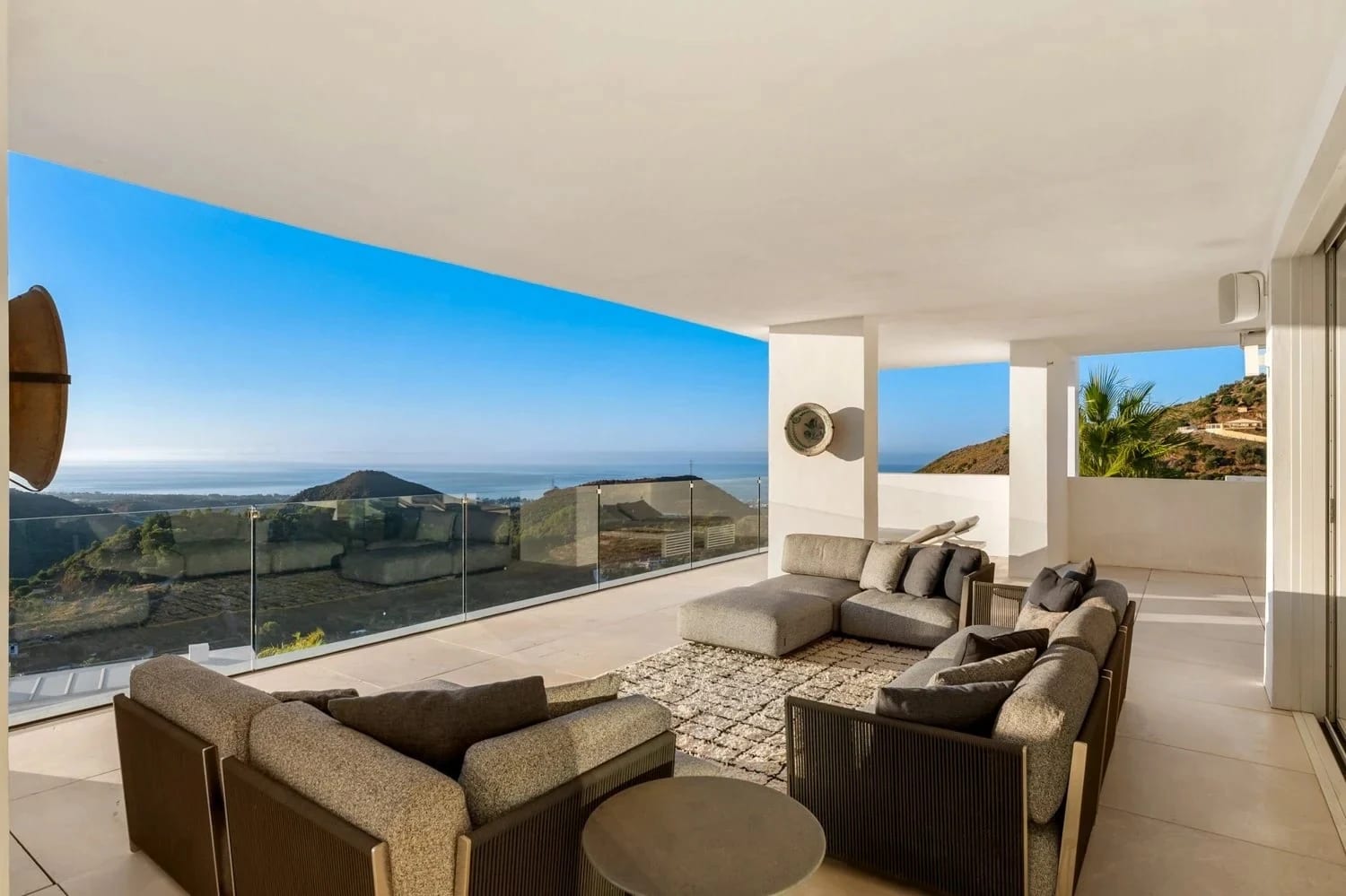 3-Bed Elevated Ground-Floor Apartment with Sea & Mountain Views in Palo Alto, Ojén - Photo 4